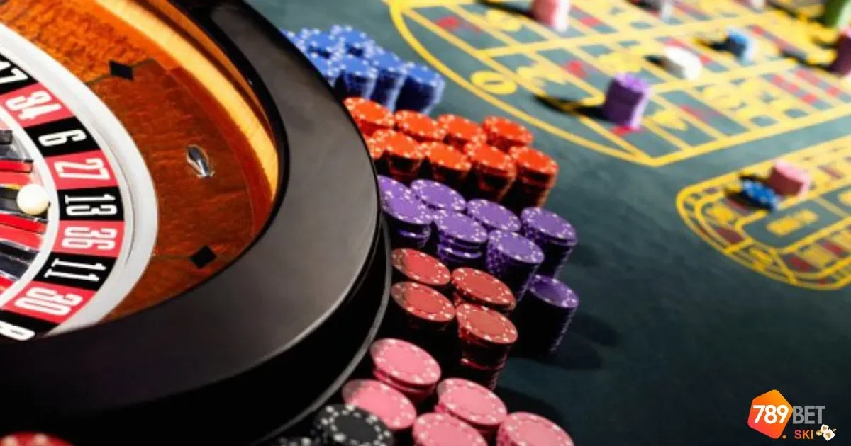 Casino Là Gì? Tìm Hiểu Chi Tiết Thế Giới Đỏ Đen Tại 789BET 3 So sánh 2 hình của casino truyền thống và online